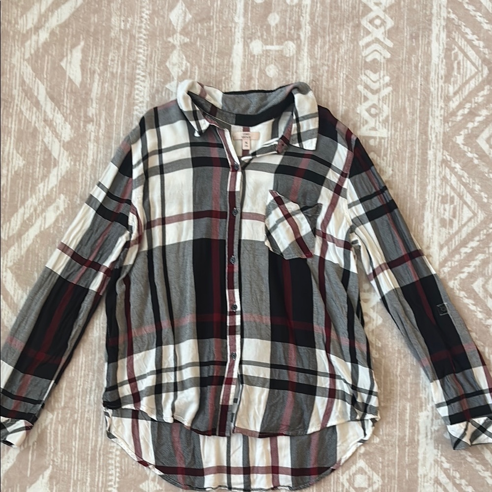 Como Vintage Black and Gray Button Down Shirt with Classic Design